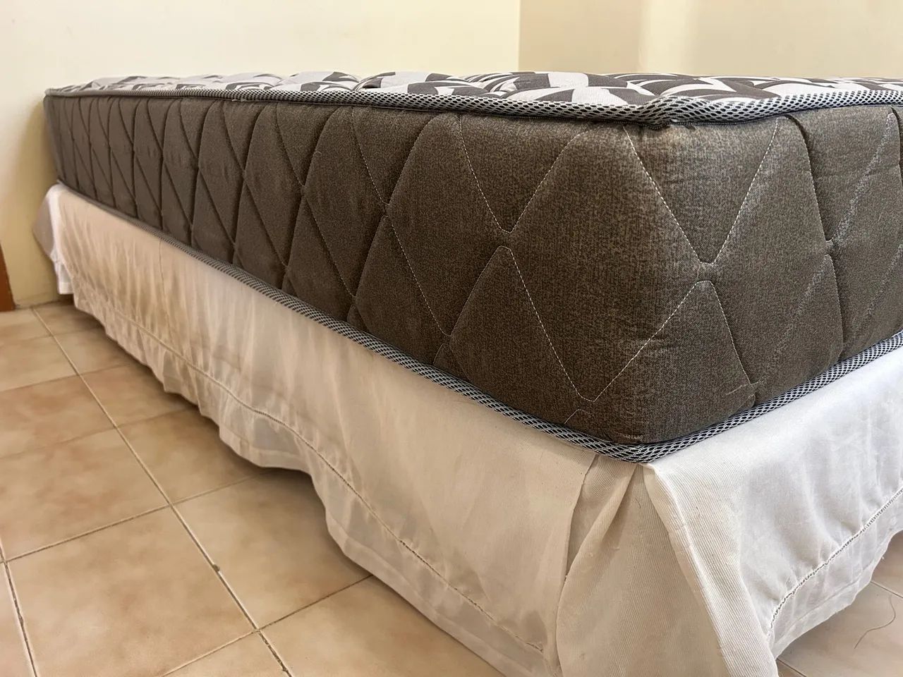 Colchão Ortobom + base da cama  - Foto 5