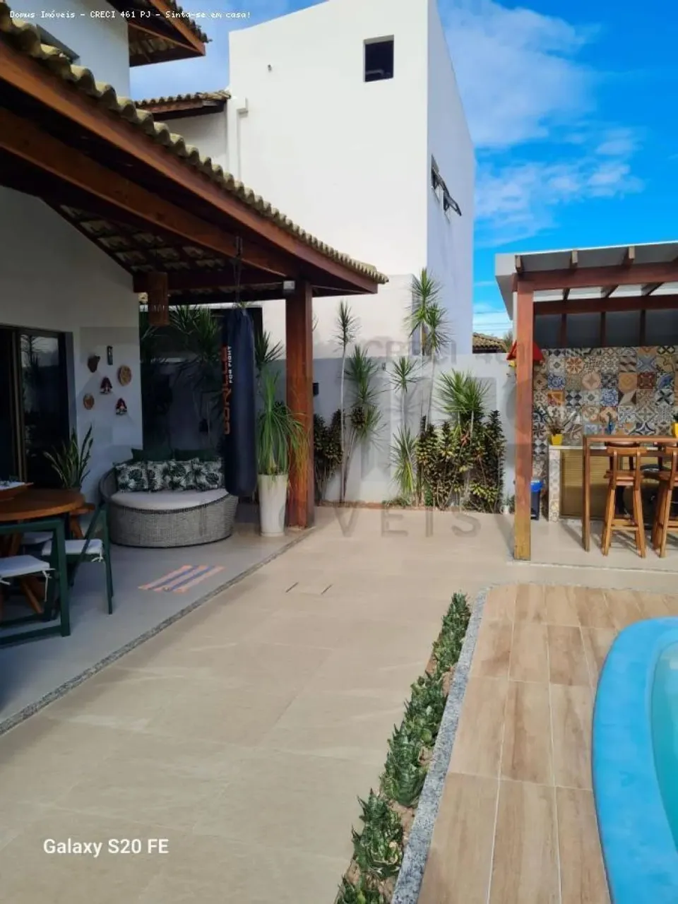 Casa Duplex no Condomínio Alamedas do Sol com 4 Quartos e 2 Vagas de Garagem