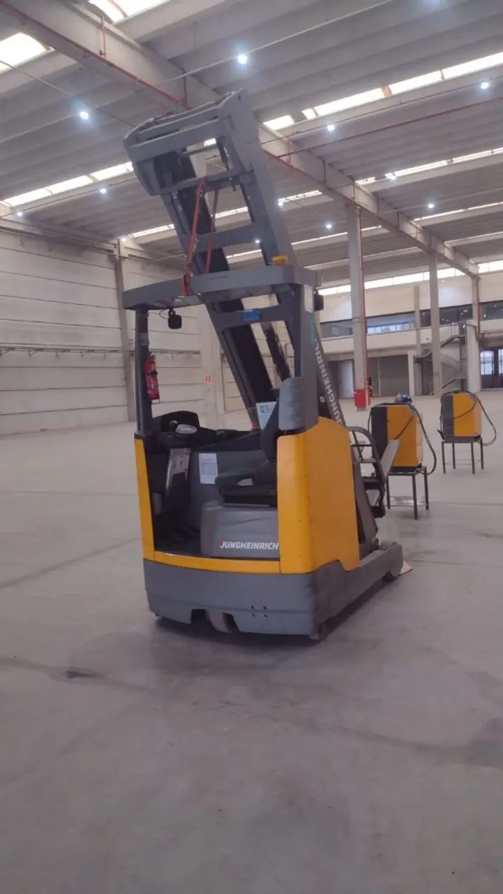 Empilhadeira jungheinrich ETV214 ano 2017