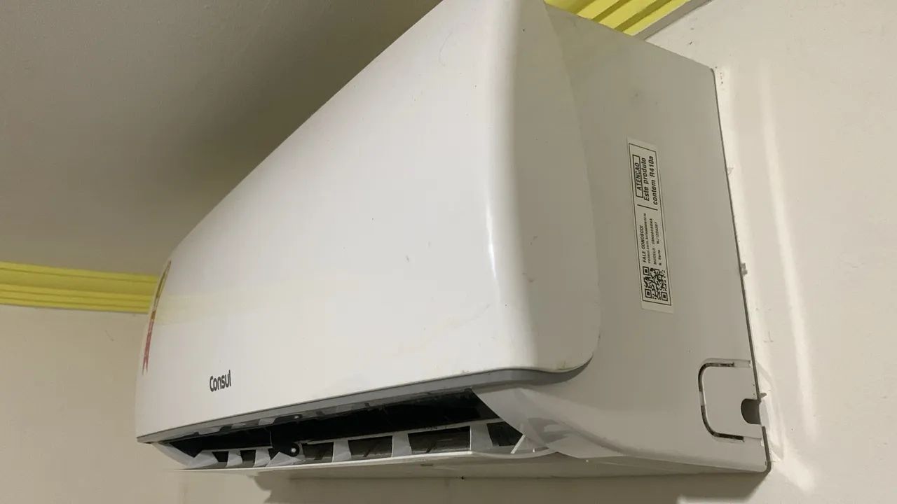 (NOVO 1 MÊS DE USO) Ar-condicionado Split 9.000 BTUs Consul Triple Inverter Frio