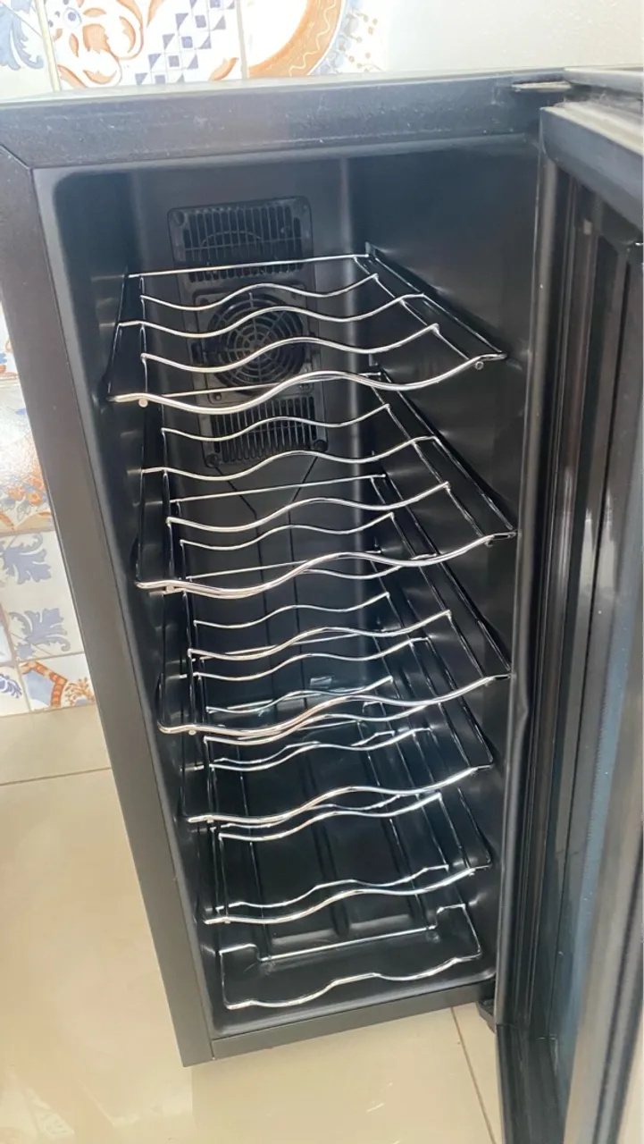 Adega climatizada com design moderno