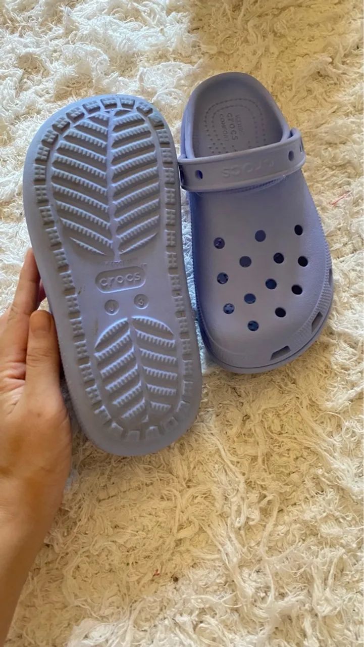 Sandália Crocs Classic Cutie Clog Juvenil - J 3  - Foto 4