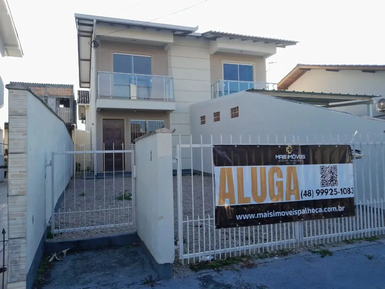 Sobrado para aluguel com 2 quartos e 2 banheiros no bairro Madri - Palhoça - SC