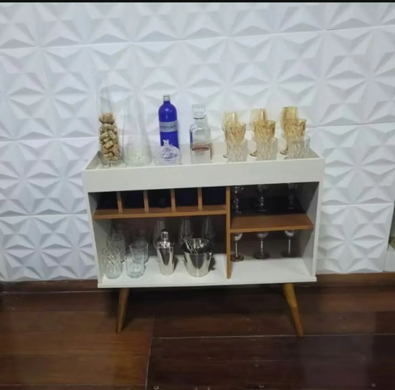 Aparador com adega e nichos - estilo moderno e retrô - Foto 5