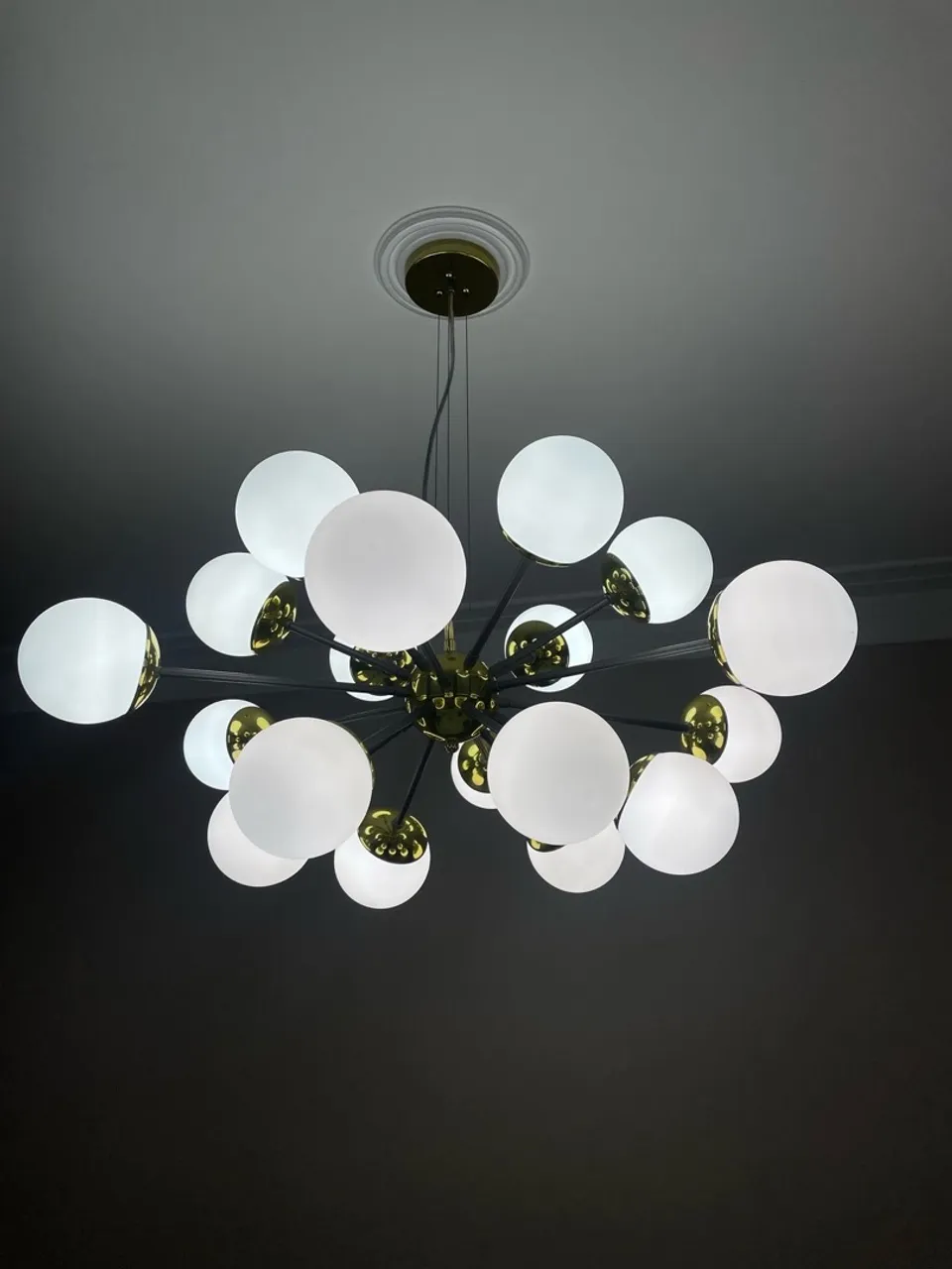 Lustre Moderno com 18 Lâmpadas - Iluminação Incrível