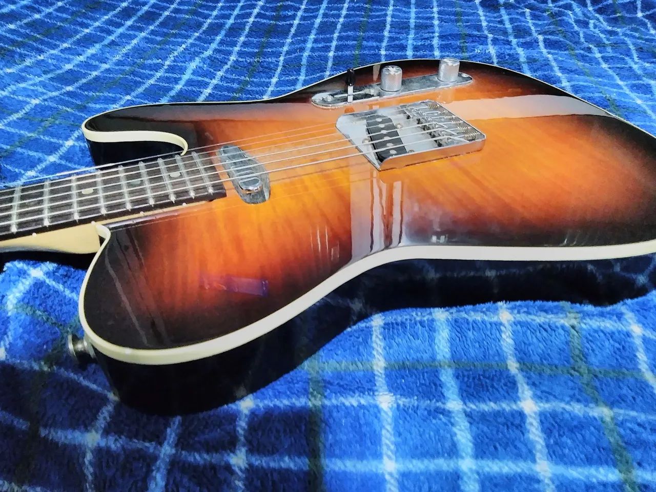 Guitarra Sunburst Telecaster - Foto 3