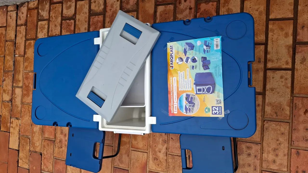 Super caixa térmica multifuncional,5 em 1,1 cooler de 32L,2 mesinhas,2 banquinhos - Foto 3