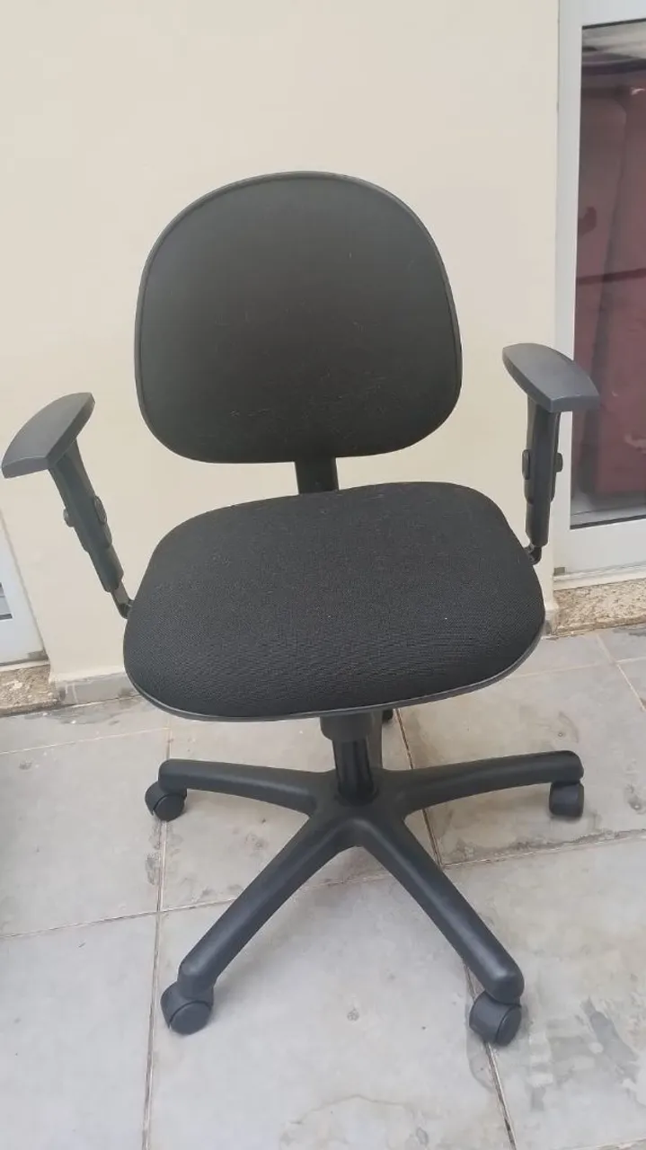 Cadeira de Escritório Ergonômica Preta com Rodas