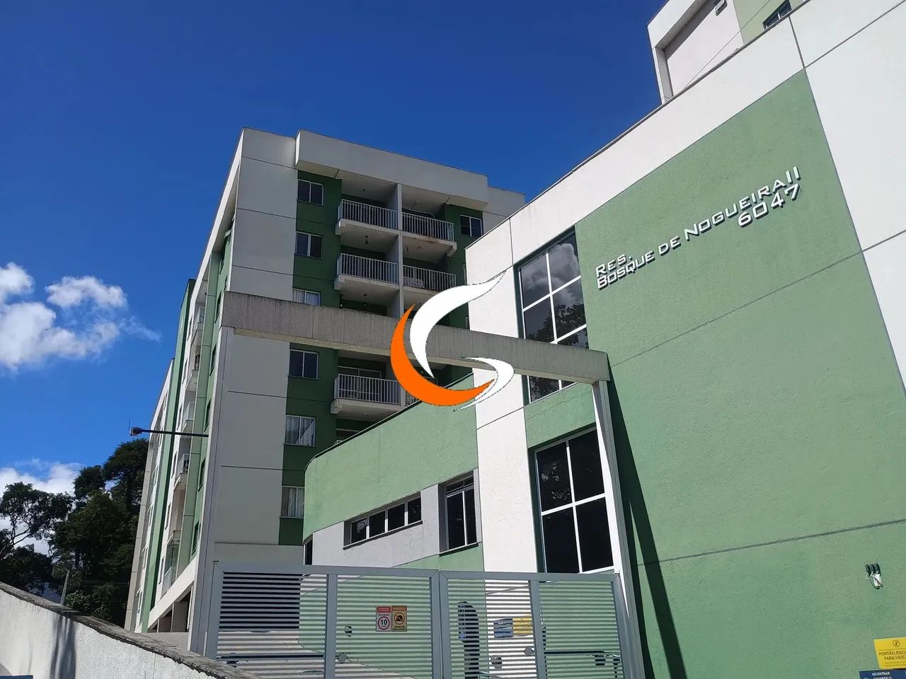 Apto 2 qtos, varanda, garagem em Nogueira!