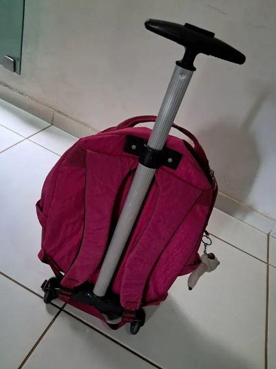 Mochila Rosa de Rodinhas - Foto 2