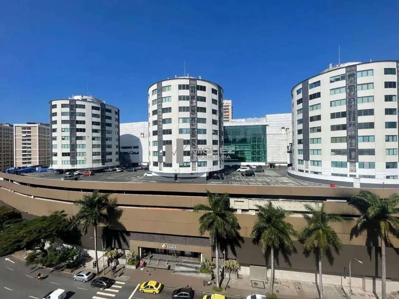 Apartamento para alugar debruçado no Shopping Tijuca! Sala 2 quartos com 1 vaga! - Foto 2