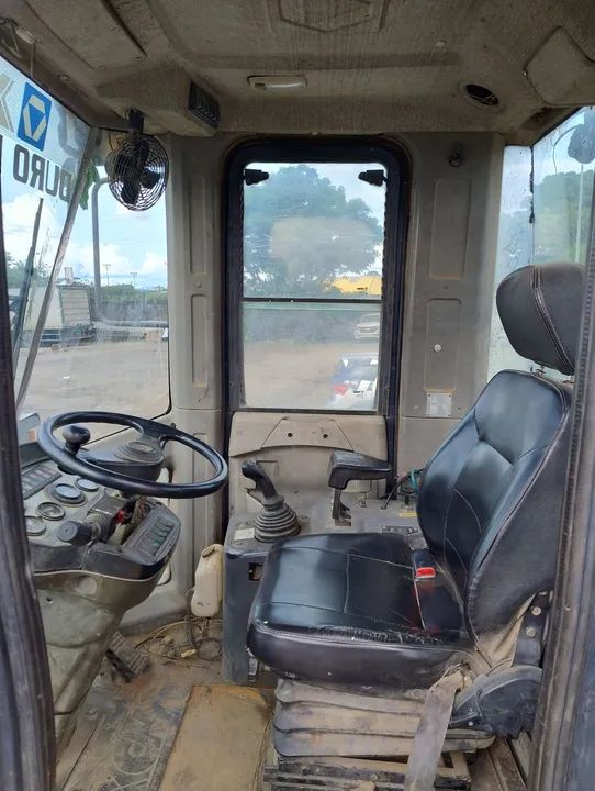 Pa Carregadeira  xcmg modelo ZL50G 2013<br>Ano 2013<br>Modelo ZL50G<br>300 hs <br>Valor 280.000,00 - Foto 6
