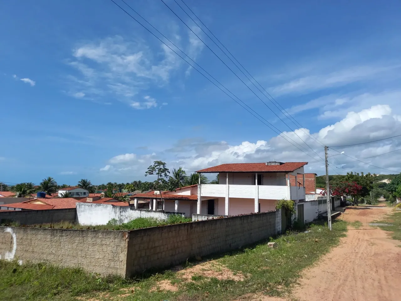 Casa 4/4, piscina, 700 metros da praia de Búzios por 1200,00 mensais