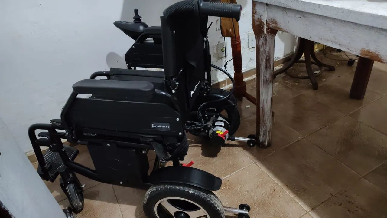 Cadeira de rodas motorizada - com defeito no motor  - Foto 4