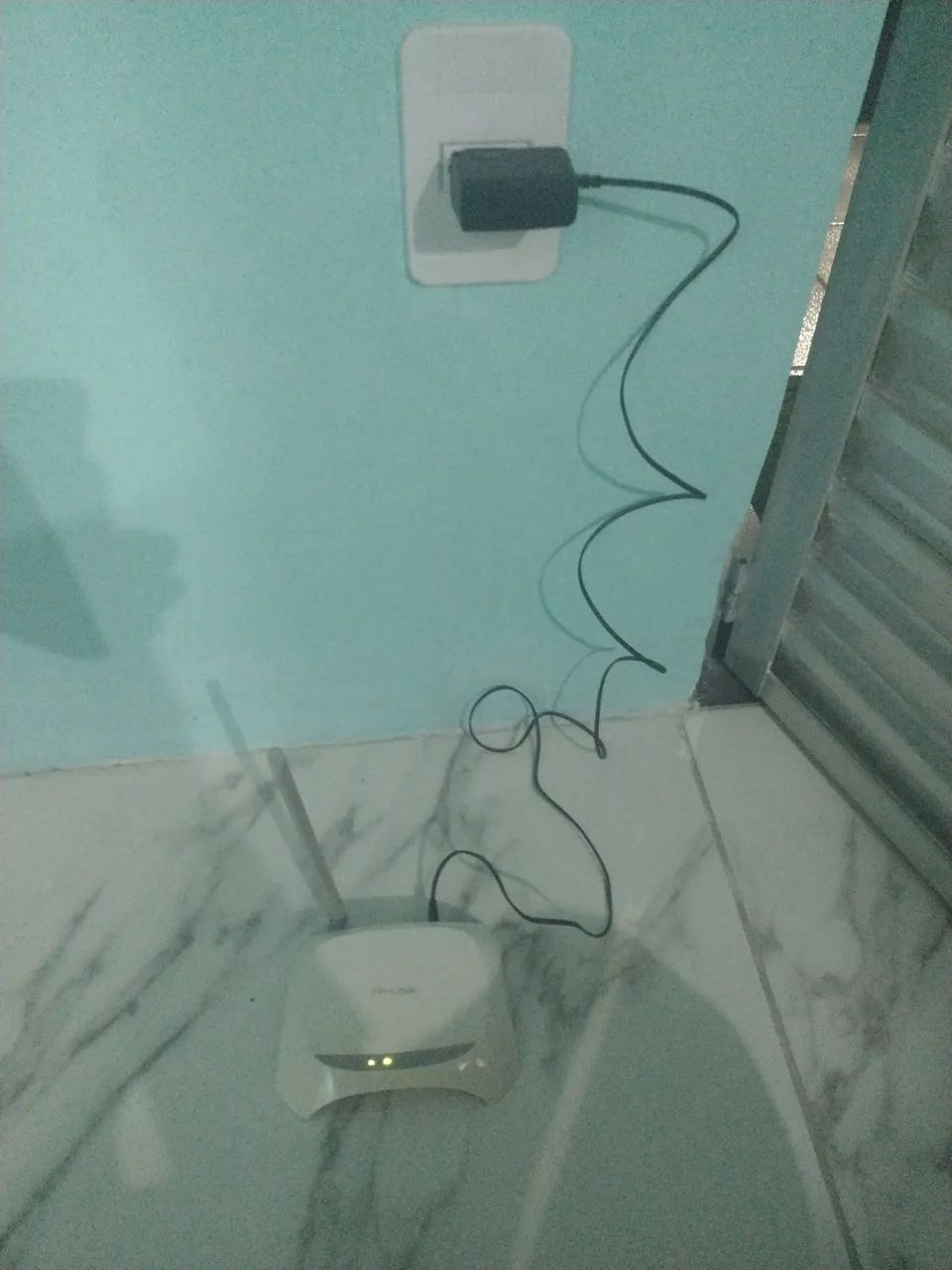 TP-Link Router with One Antenna64286210371201120