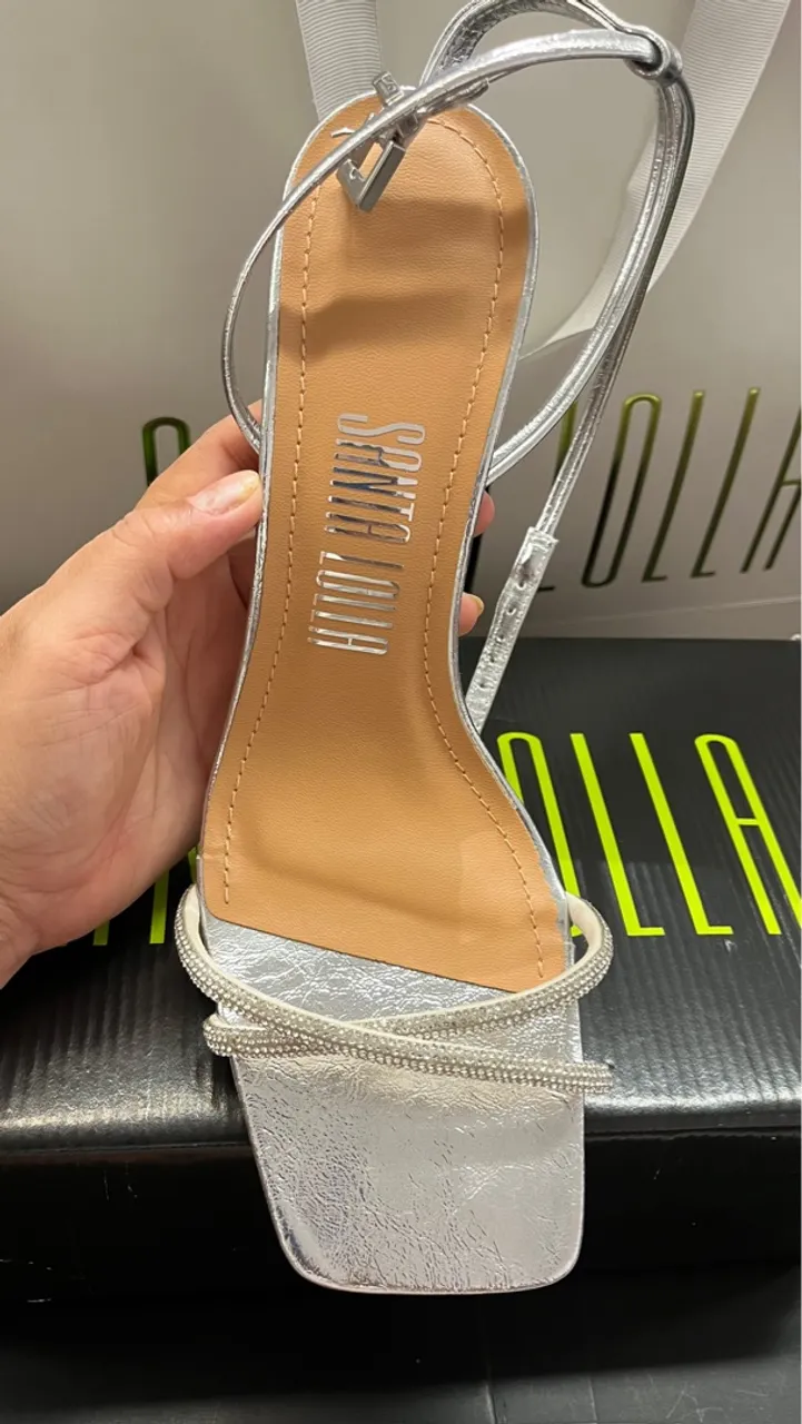 Sandália Santa Lolla Prateada com Strass