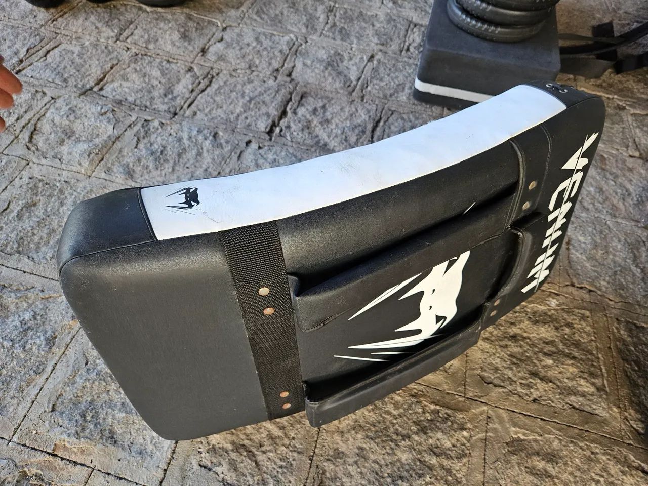 Escudo venum treino ufc mma muay thai - unidade - preto - Foto 3