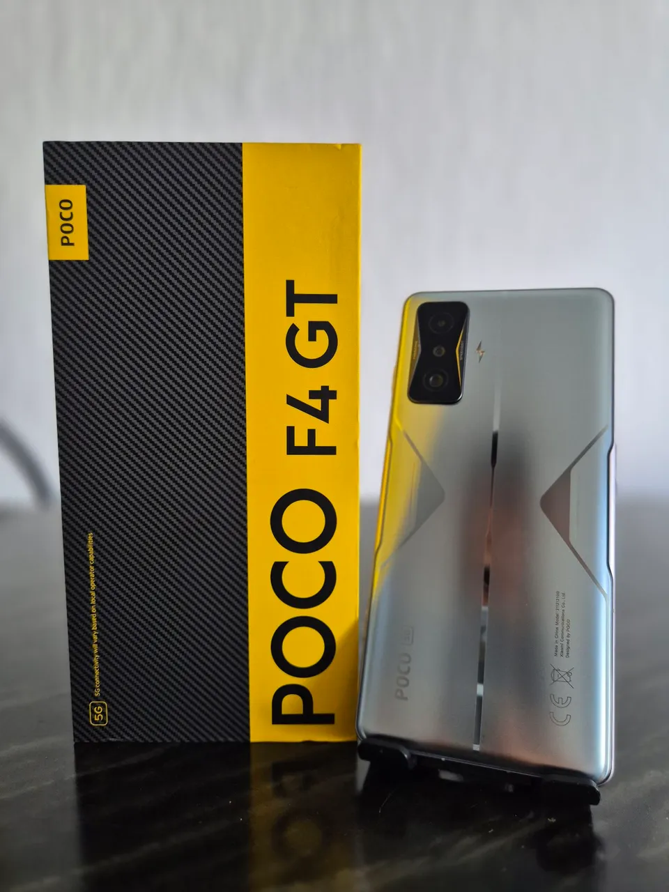 Smartphone Gamer POCO F4 GT 128GB - Ótimo estado