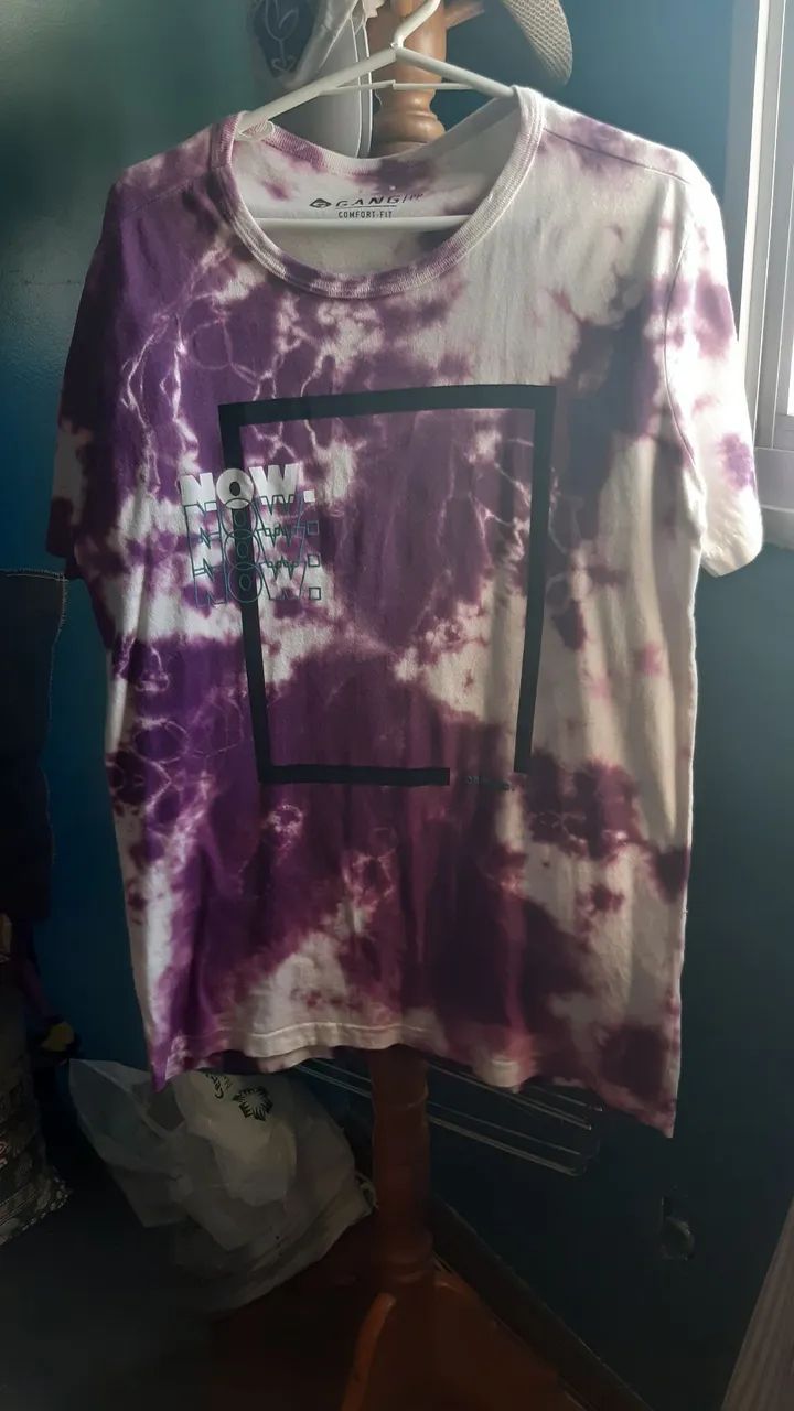 Camiseta Tie Dye Roxa com Estampa NOW