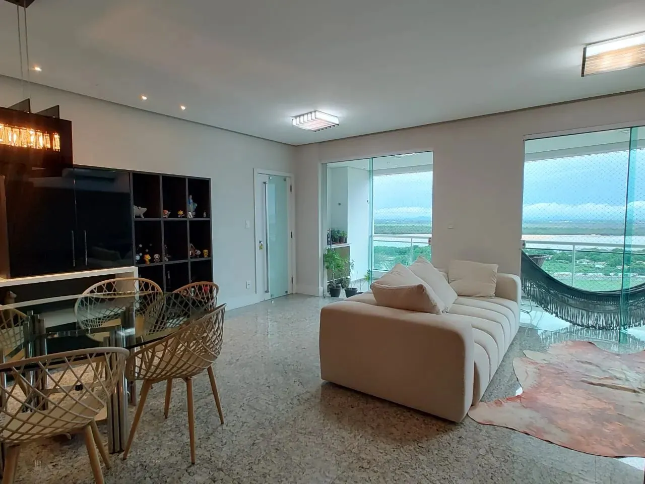 Apartamento com 3 suítes, apto a financiar, em Caçari - Boa Vista - RR