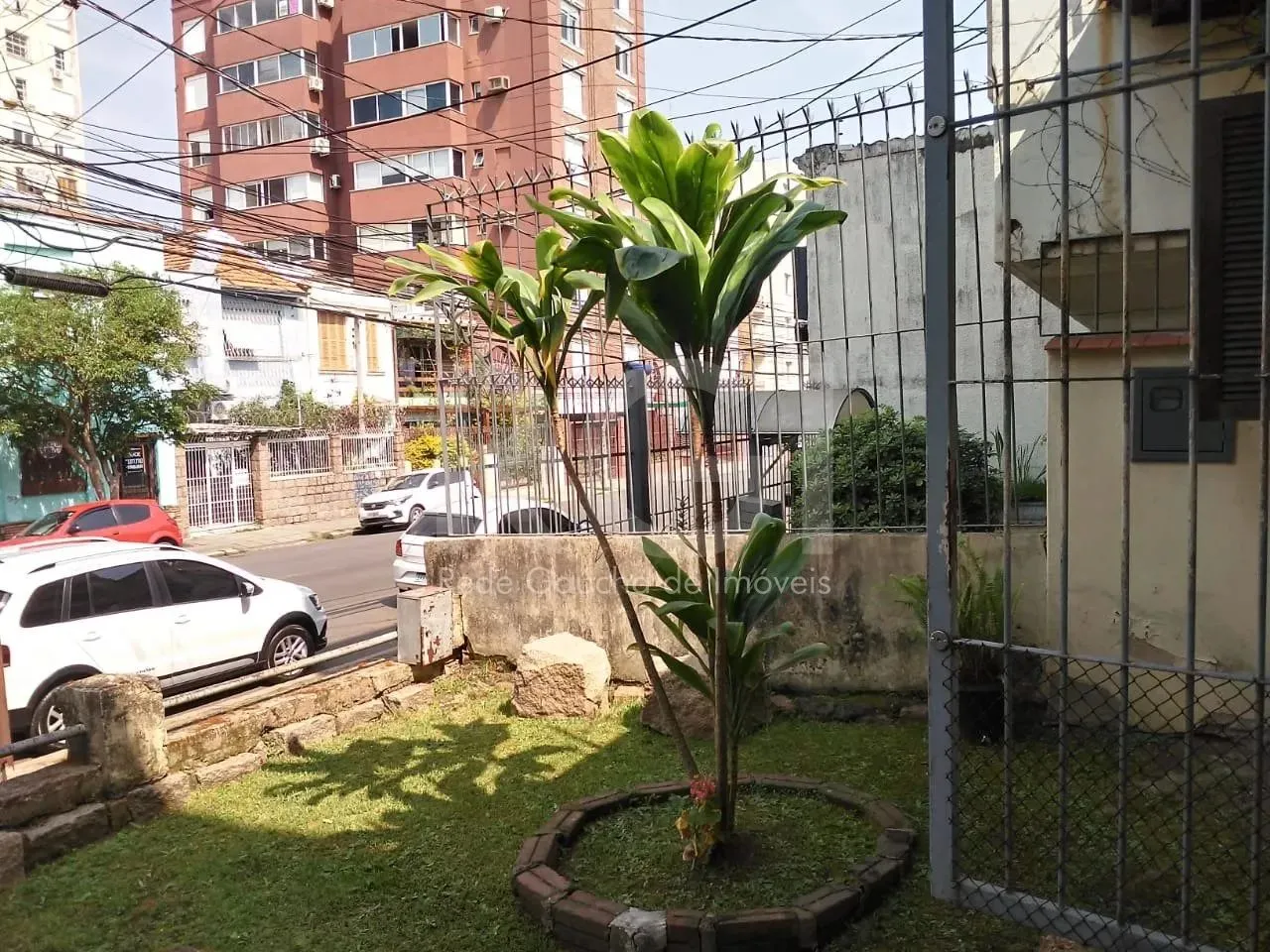 Vende casa em ótima localização no bairro cidade baixa, com 2 casas no terreno. Casa da fr