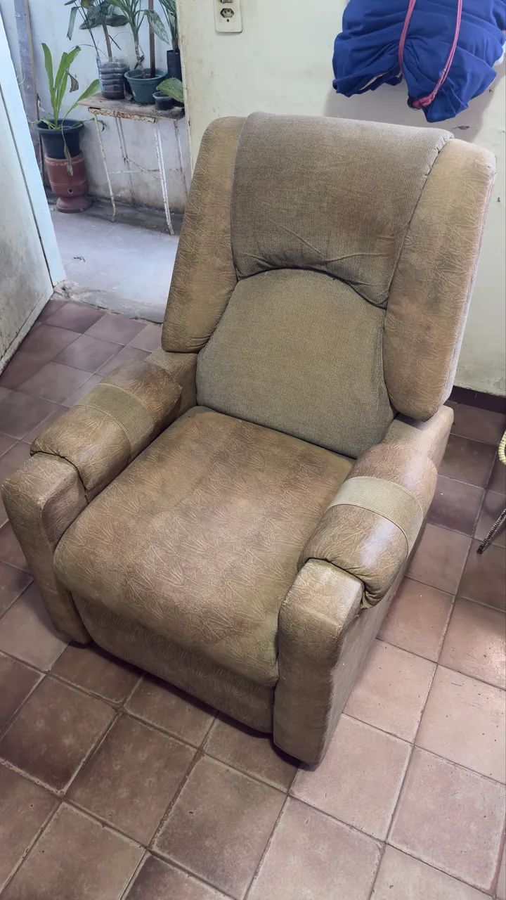 Vendo poltrona retrátil 