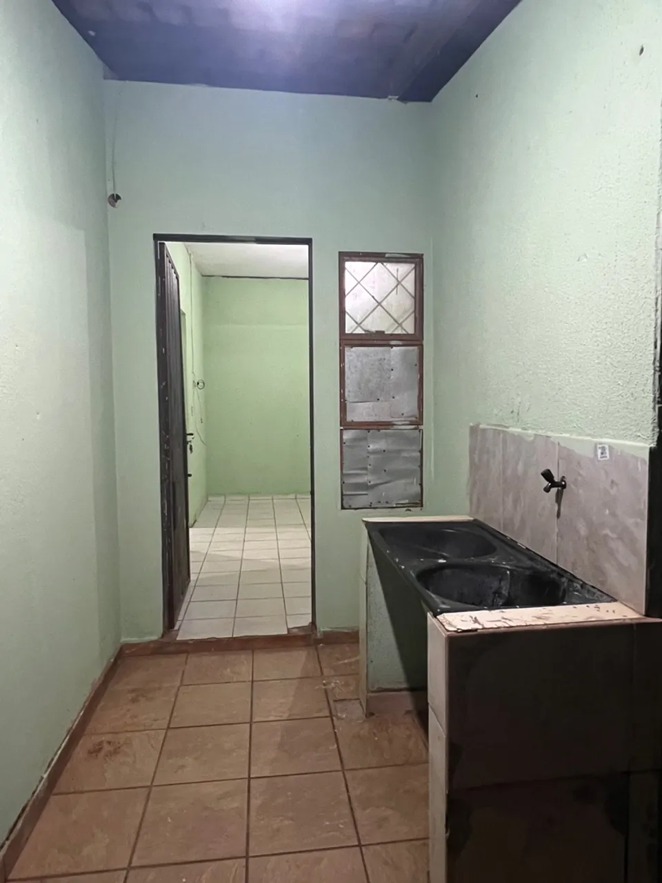 Alugo quitinete com dois quartos 
