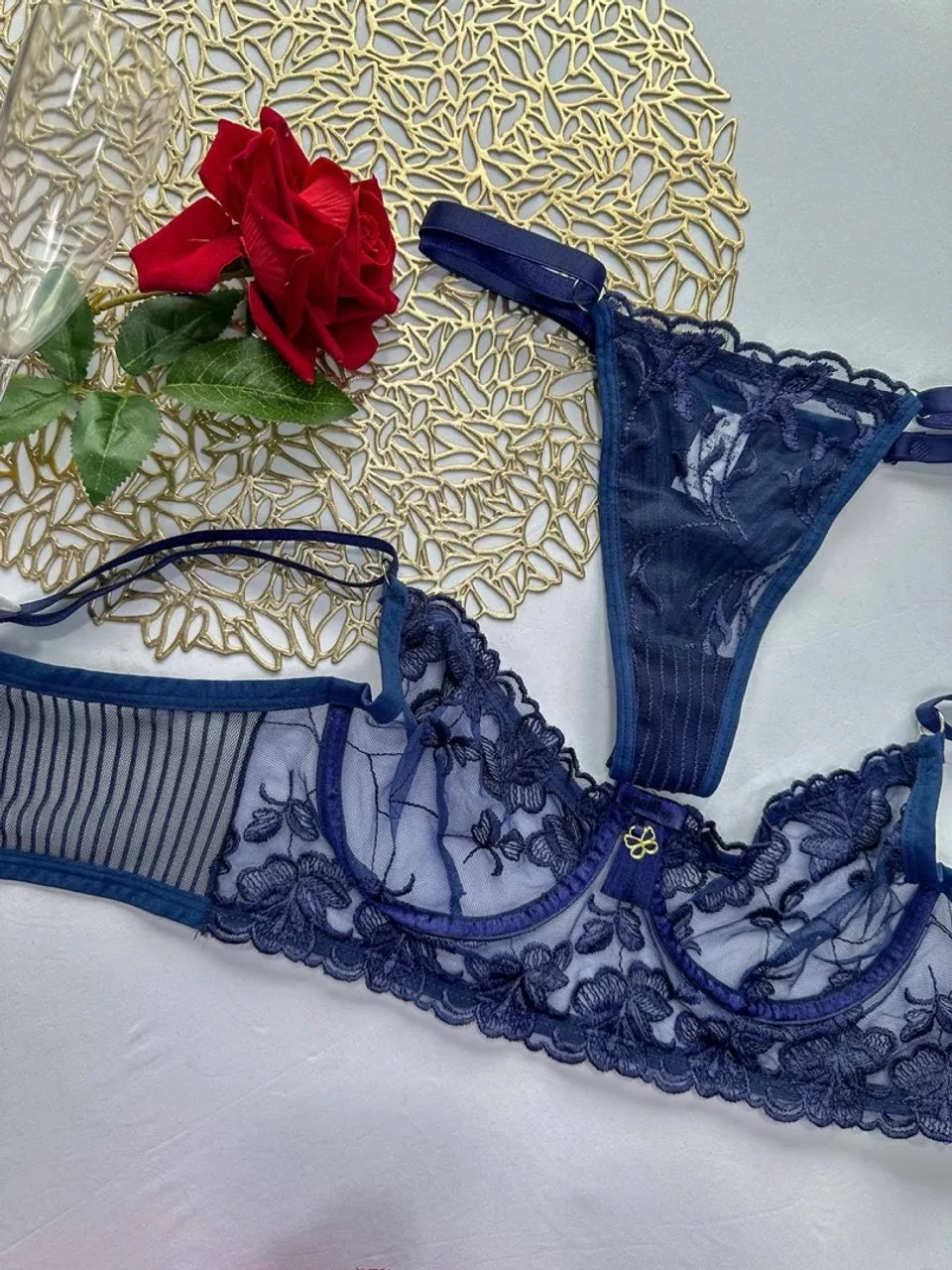 Conjunto de lingerie azul renda