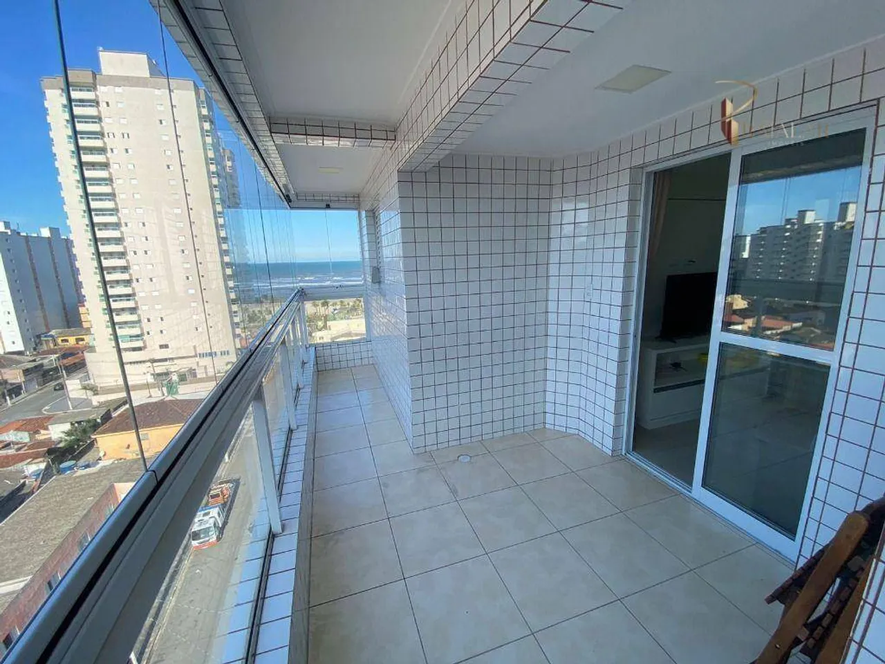 Apartamento em Praia Grande com 2 Dormitórios Mobiliado Vila Mirim