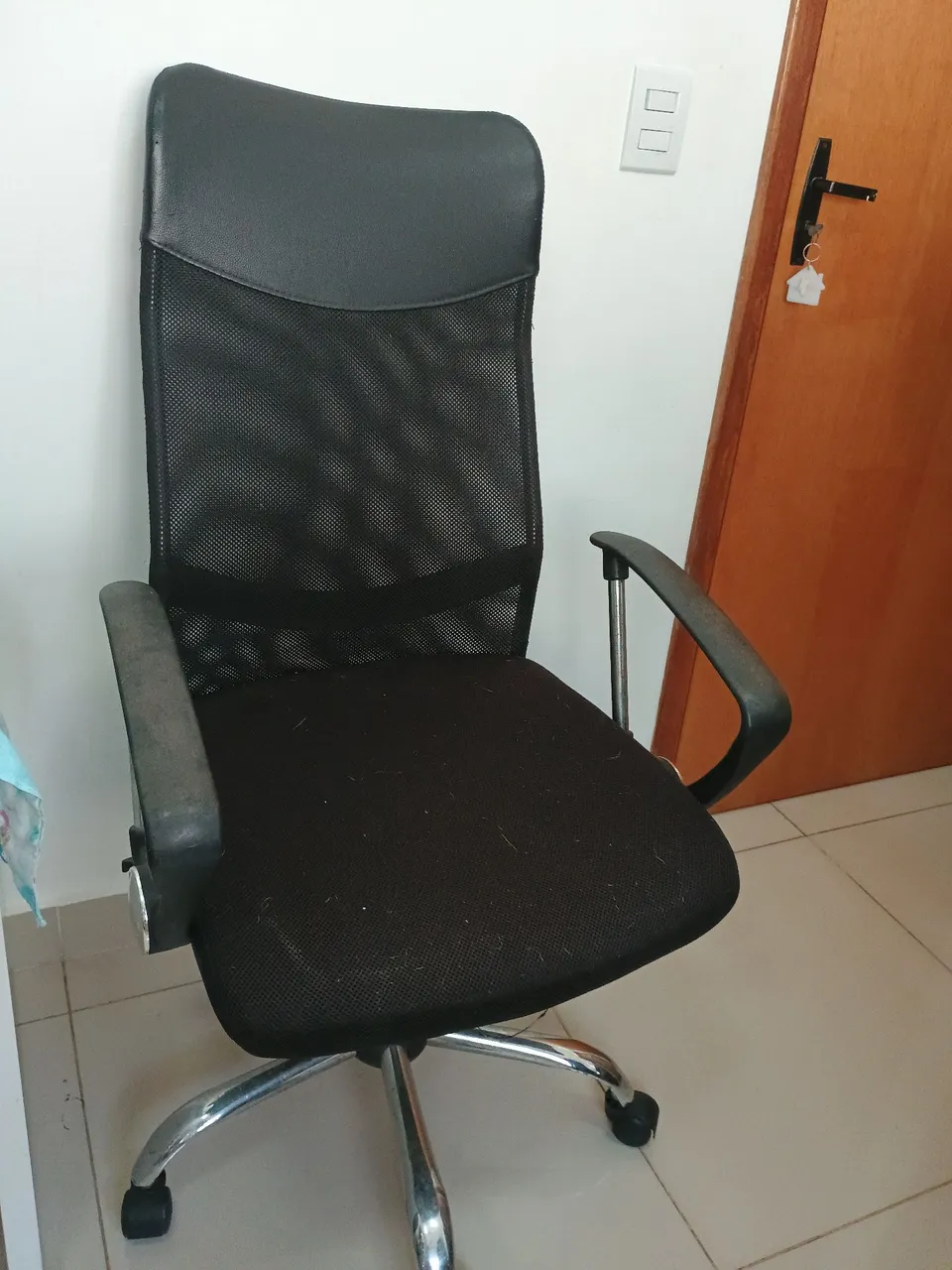 Cadeira de escritório ergonômica com rodinhas