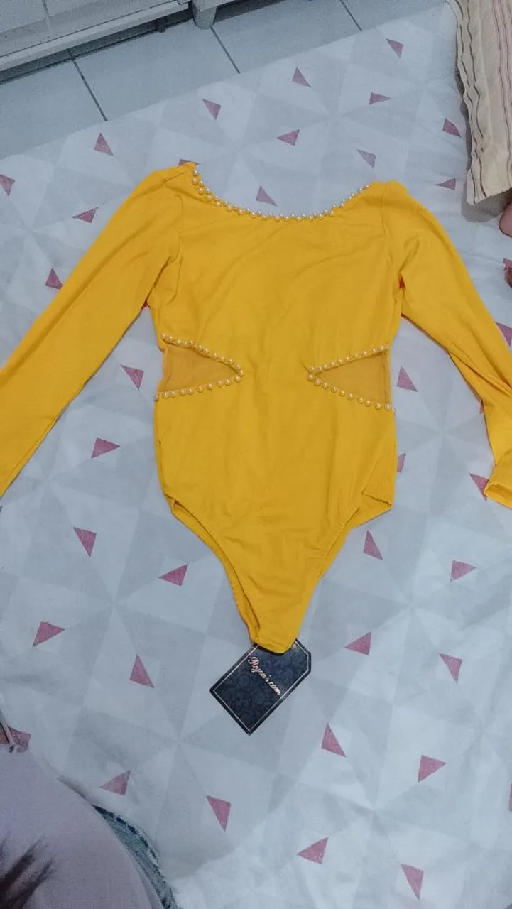 Body Feminino Amarelo com Pedrarias