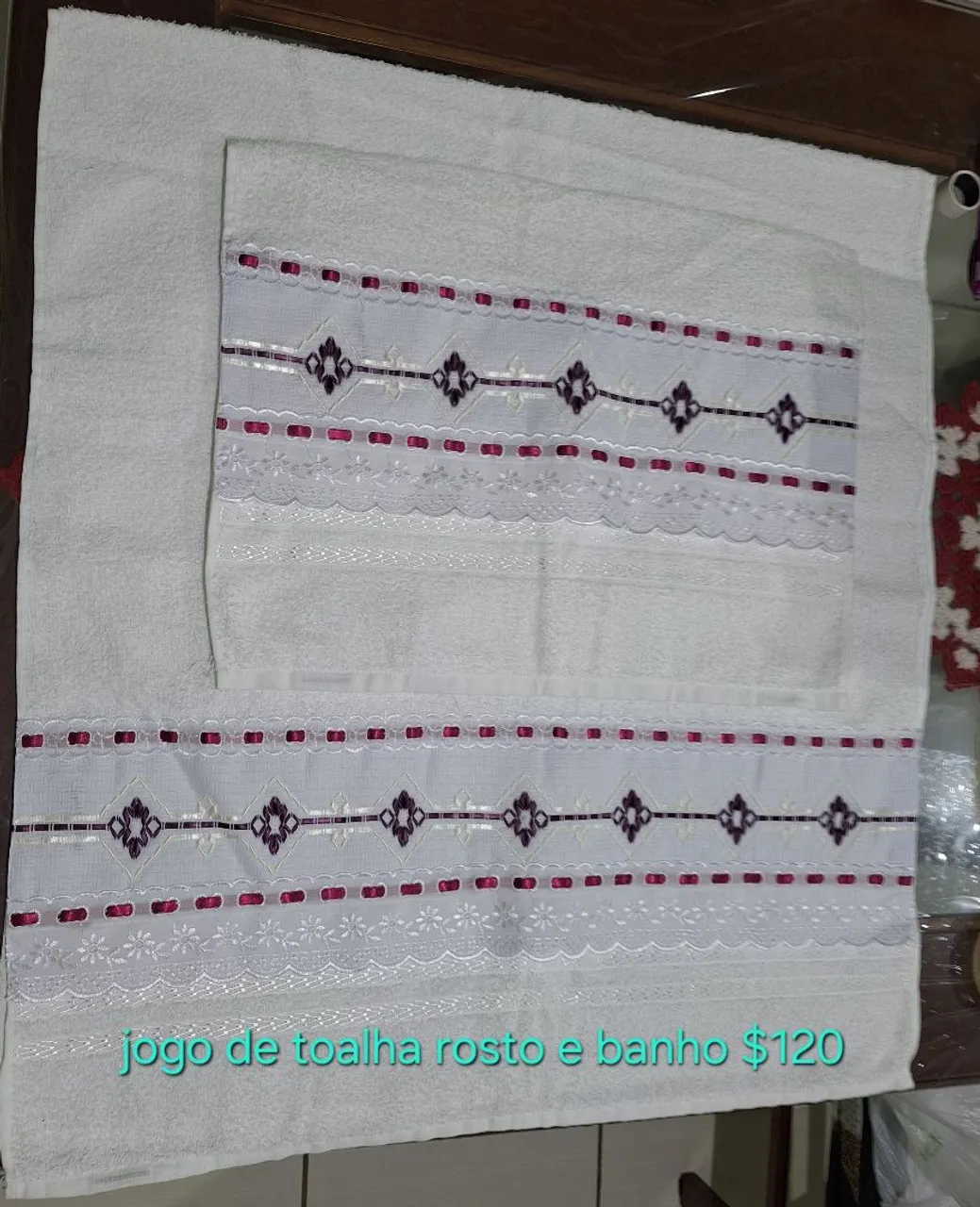 Jogo de Toalha Rosto e Banho Bordada