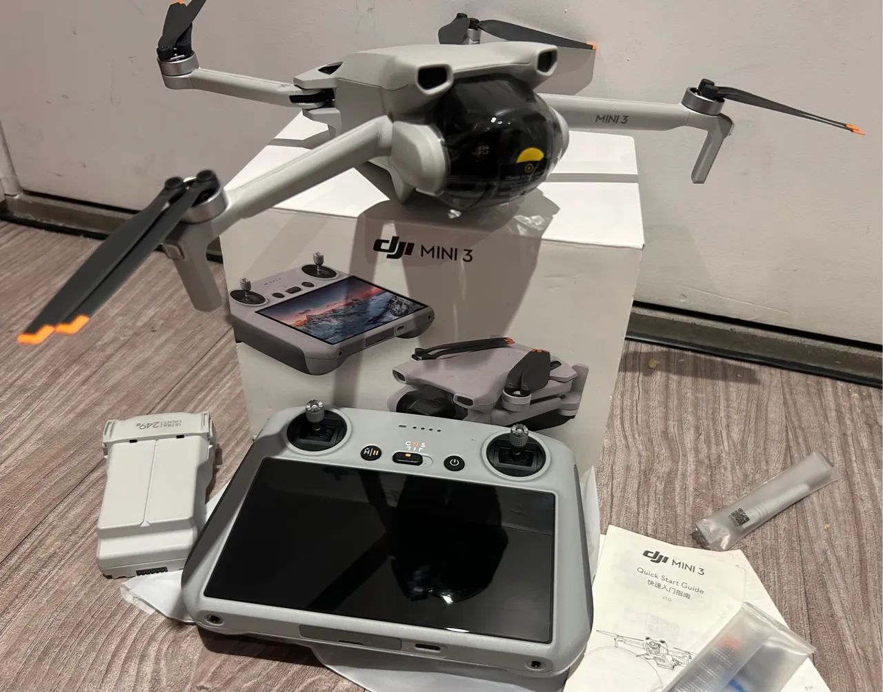 Drone DJI Mini 3 com controle RC tela de 6.7 polegadas nota e garantia 