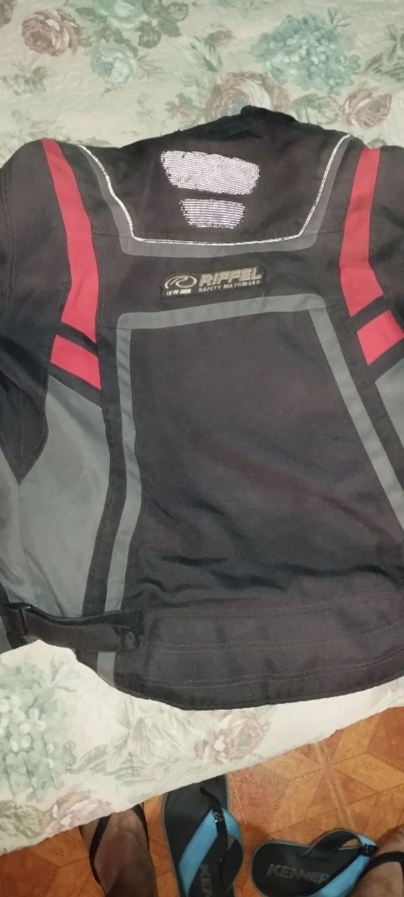 Jaqueta de Motociclista Preta com Detalhes - Foto 4