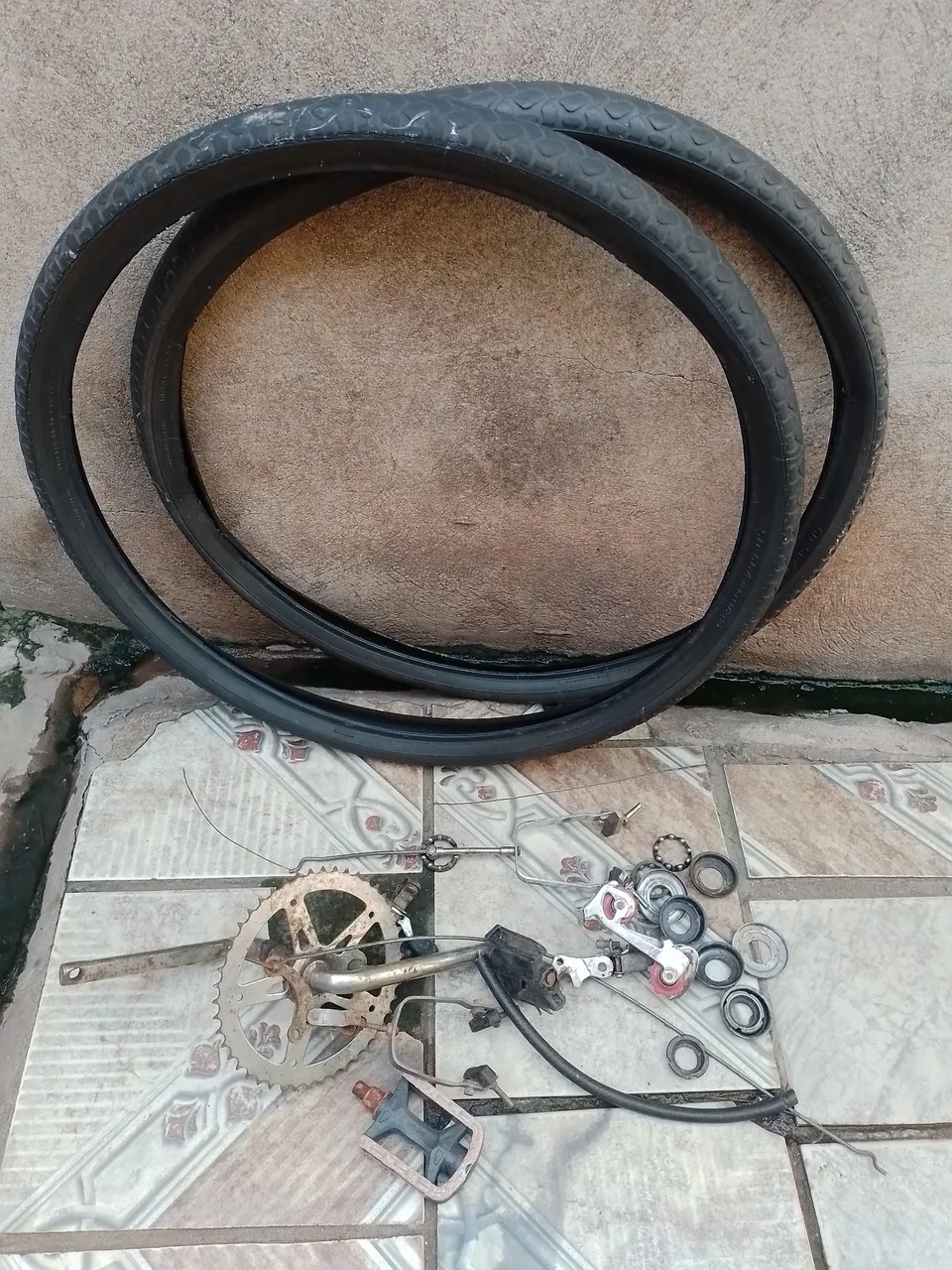 Pneus e peças de bicicleta