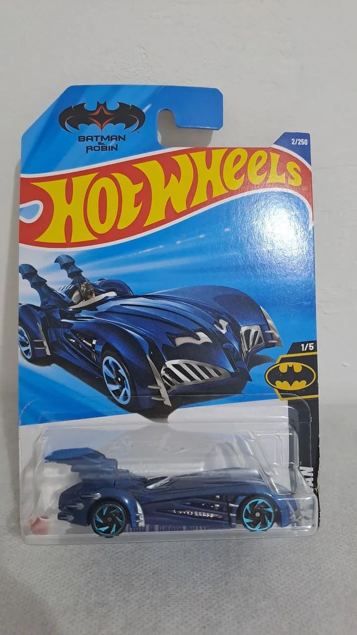 MT 2 Versões Diferentes Batman & Robin Batmobile Hot Wheels - Foto 4