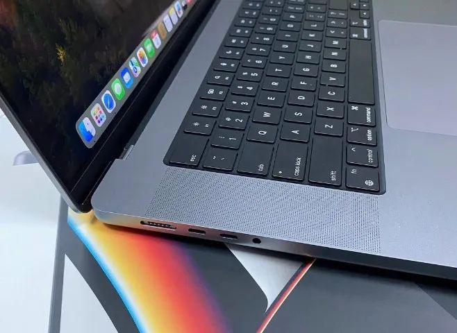 Macbook Pro 16Pol M1 Pro 2021  - Foto 2