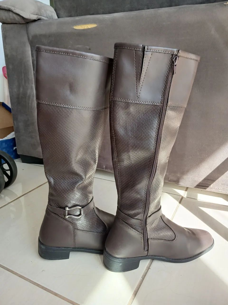 Bota cano longo cor café N?38 - Foto 4