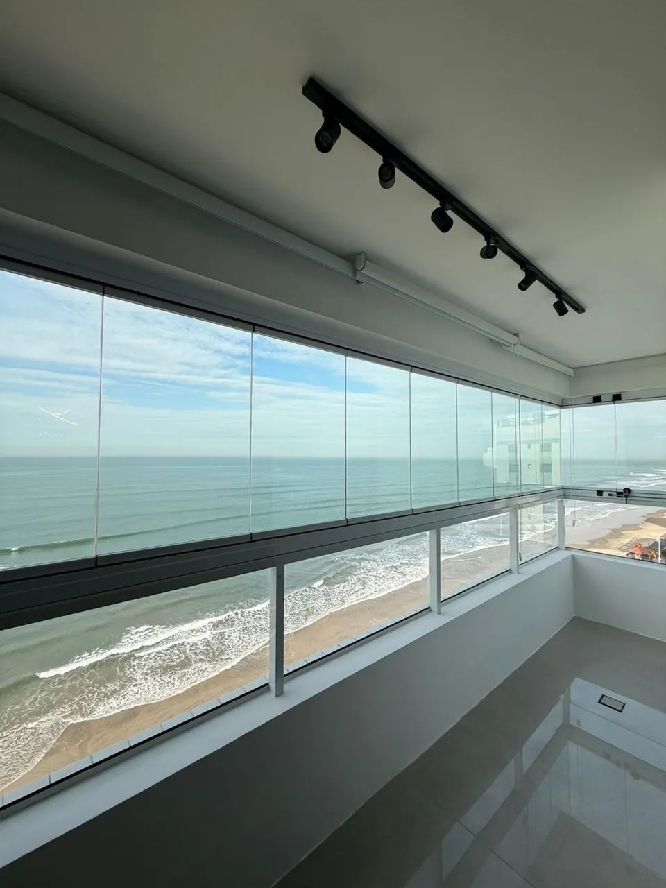 Apartamento frente mar 3 Dormitórios li