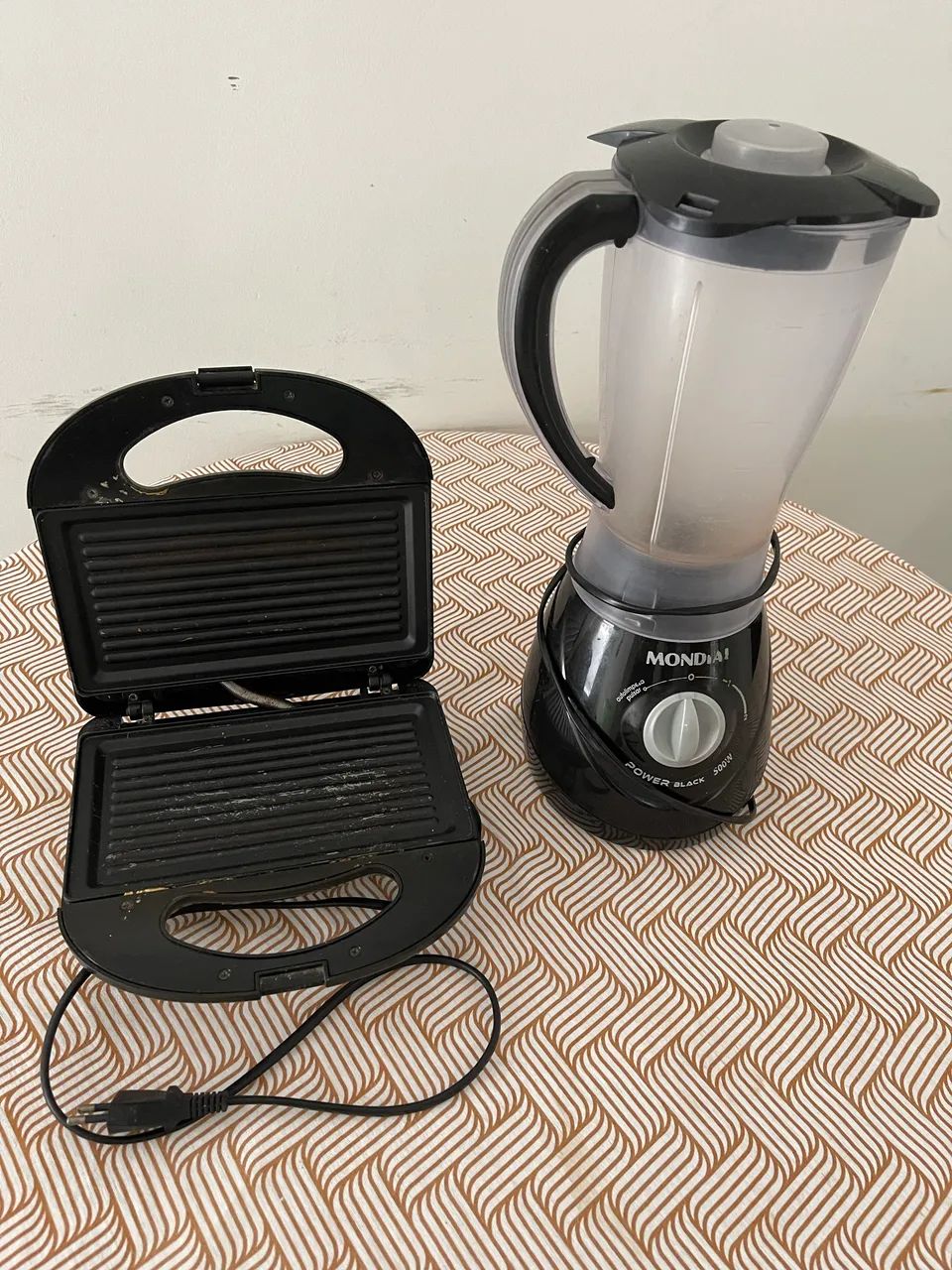 Vendo Sanduicheira e Liquidificador - Foto 3