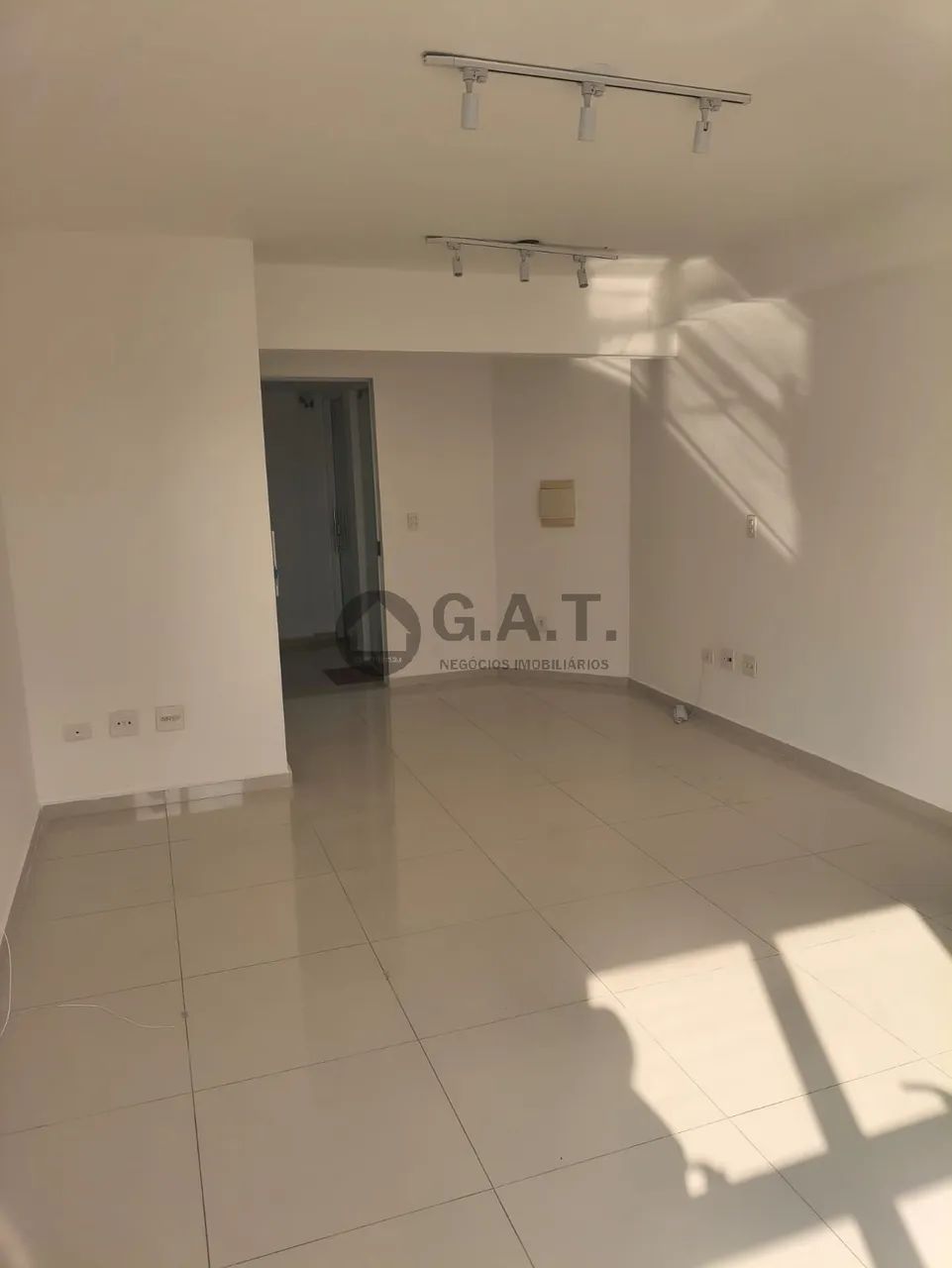 Sala comercial de 49 m² com banheiro e vaga de garagem no Jardim Vergueiro, Sorocaba-SP: o - Foto 3