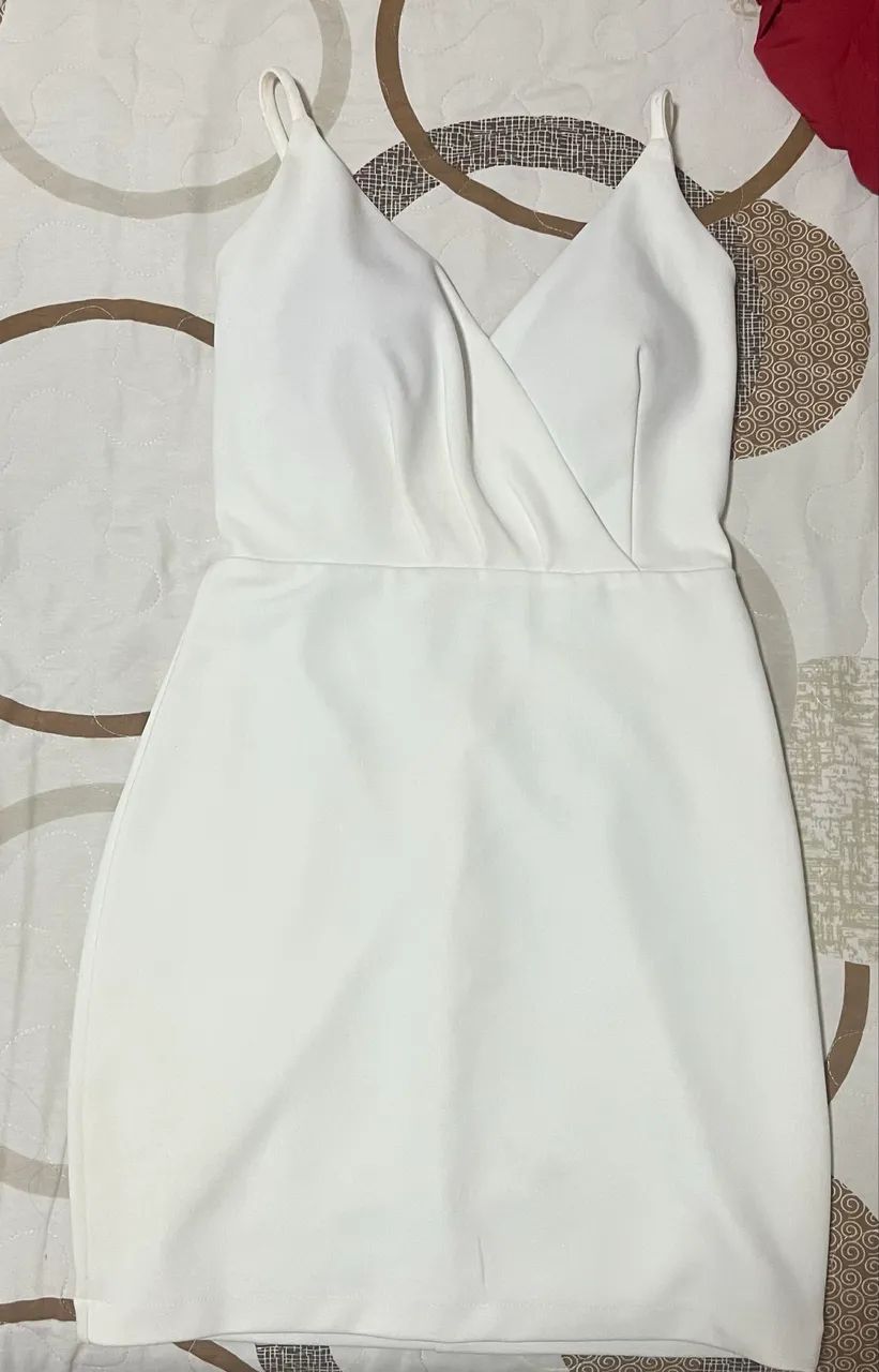 Vestido off white. Com detalhe lindo nas costas. Com bojo e forro.  - Foto 2