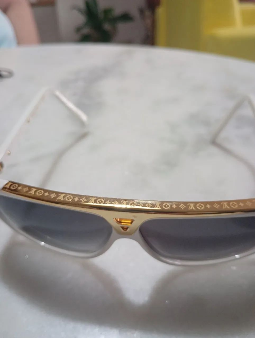 Óculos branco Louis Vuitton novíssimo  - Foto 4