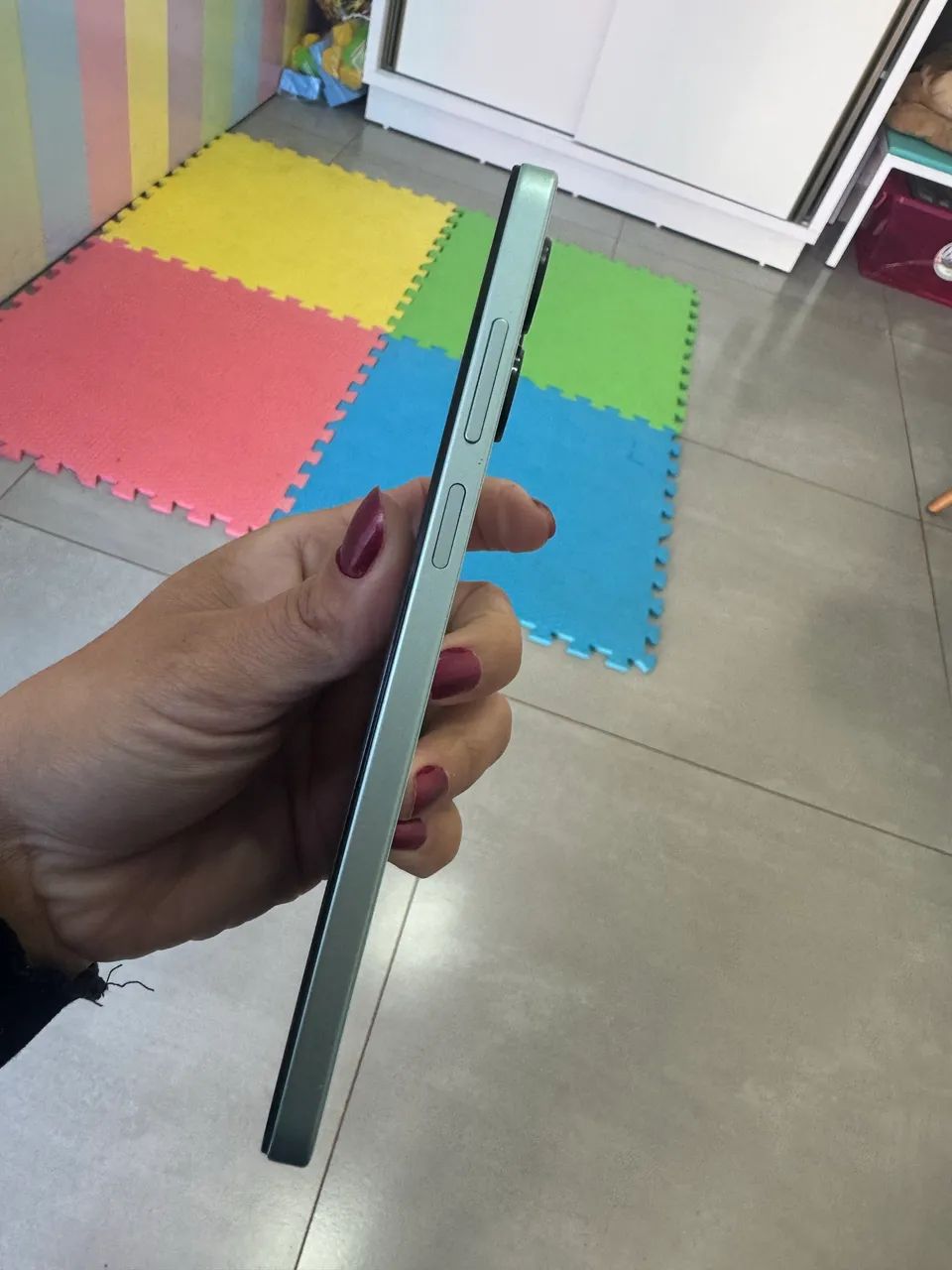 Celular usado apenas 1 mês e pouco,novo sem detalhes