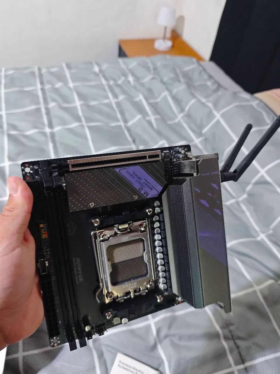 Placa mãe AM5 B650I Night Devil com wi-fi instalado - Foto 3