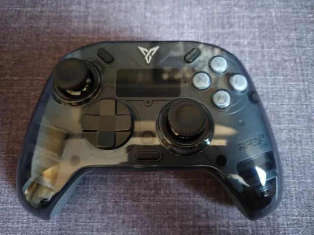 Controle Flydigi Apex 3 com dock de carregamento 