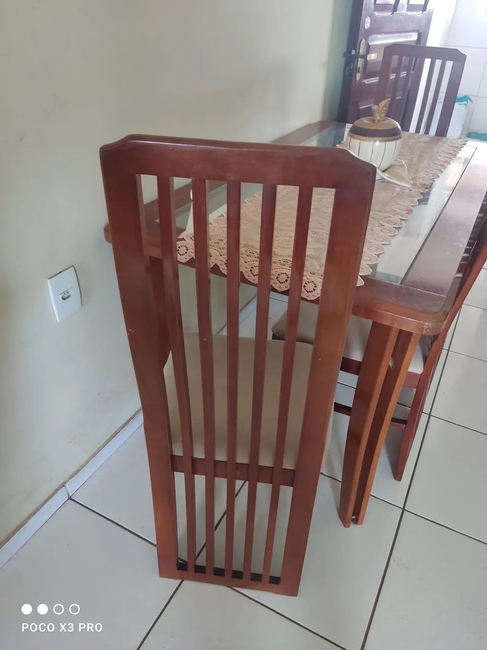 Mesá com Tampo de Vidro e 6 Cadeiras  - Foto 4