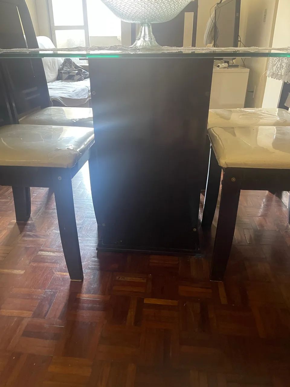 Mesa de vidro com 6 cadeiras  - Foto 4