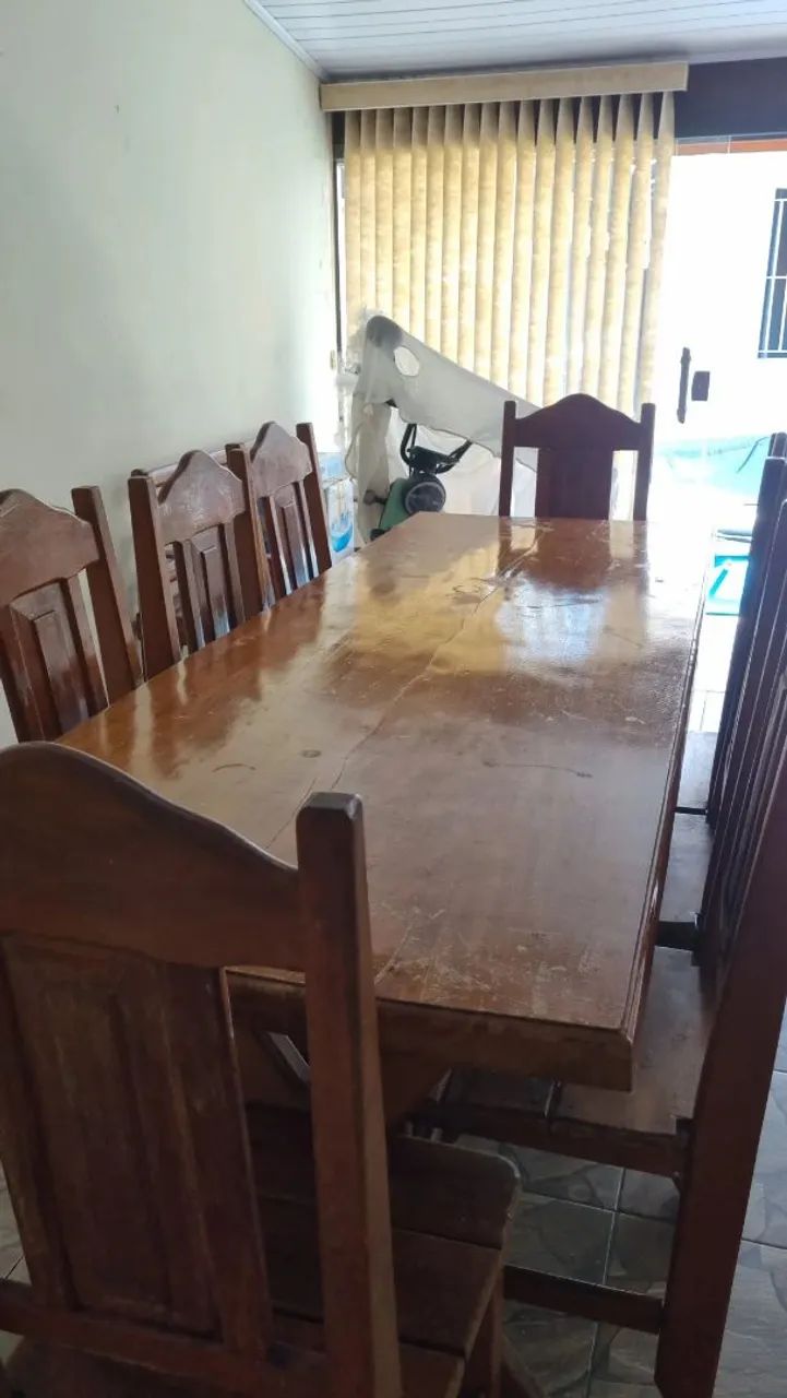 Mesa em madeira 8 cadeiras
