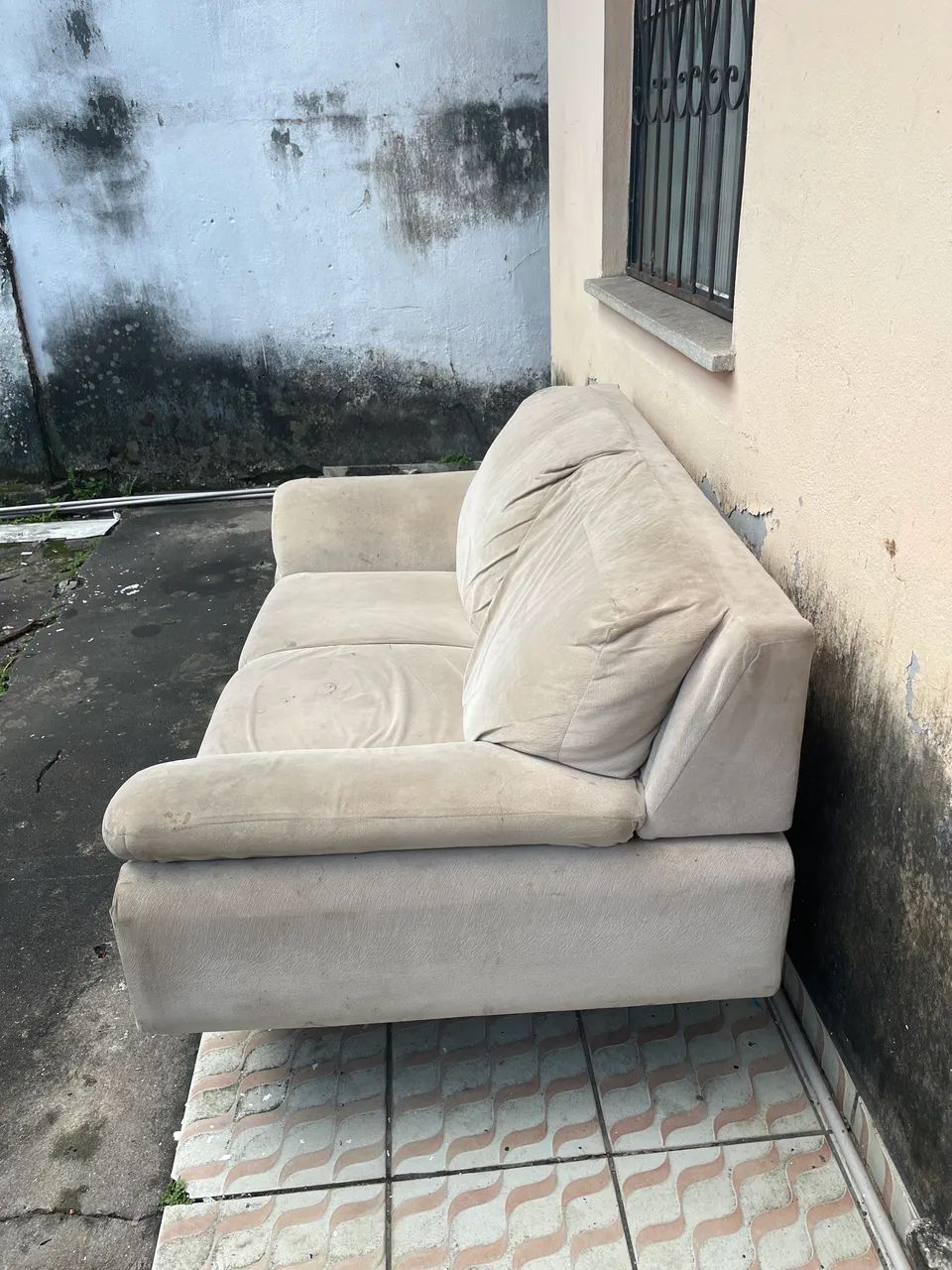Vendo sofá seminovo, só precisa de uma lavagem! - Foto 2